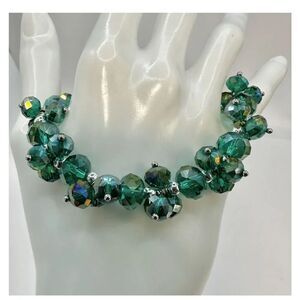 Green glass beaded bracelet